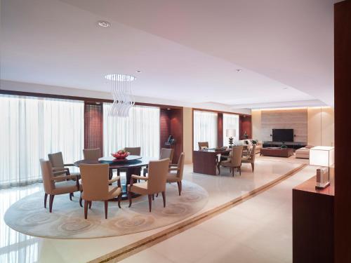 Bar/lounge, New World Wuhan Hotel in Wuhan Bar/lounge, New World Wuhan Hotel in Wuhan