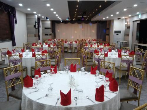 Banquet hall, Hyunjin Tourist Hotel in Donghae-si Banquet hall, Hyunjin Tourist Hotel in Donghae-si