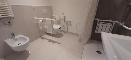 Bathroom, Novo Hotel Rossi in Verona Bathroom, Novo Hotel Rossi in Verona