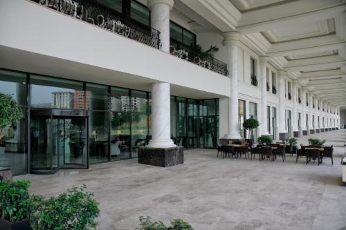 ทางเข้า, เวียแลนด์ พาเลซ โฮเทล (Vialand Palace Hotel) in เอยูป ทางเข้า, เวียแลนด์ พาเลซ โฮเทล (Vialand Palace Hotel) in เอยูป