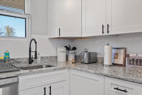 kuhinja, Stunning Furnished Modern Home in Glen Burnie (MD) kuhinja, Stunning Furnished Modern Home in Glen Burnie (MD)