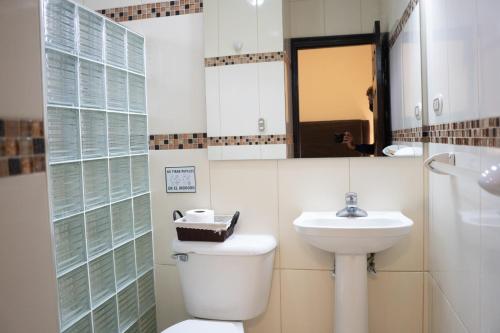 Bathroom, Orquidea Limon Hotel Boutique in Siguatepeque Bathroom, Orquidea Limon Hotel Boutique in Siguatepeque