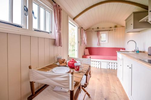 Thyme Shepherds Hut Boundary Farm, Framlingham in فراملينجهام Thyme Shepherds Hut Boundary Farm, Framlingham in فراملينجهام