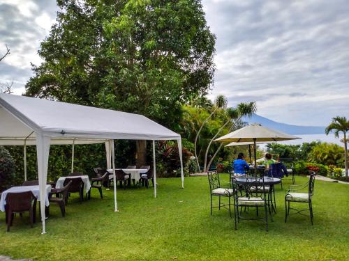 Kert, Hotel San Buenaventura de Atitlan in Panajachel Kert, Hotel San Buenaventura de Atitlan in Panajachel