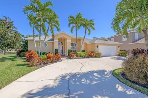 Paradise Escape Luxury Pool w/Game Room King Bed in 那不勒斯 (FL) Paradise Escape Luxury Pool w/Game Room King Bed in 那不勒斯 (FL)