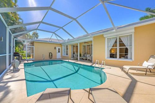 Paradise Escape Luxury Pool w/Game Room King Bed in 那不勒斯 (FL) Paradise Escape Luxury Pool w/Game Room King Bed in 那不勒斯 (FL)