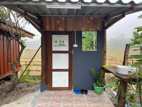 Bathroom, บ้านสวนวิวทุ่ง in Samoeng Bathroom, บ้านสวนวิวทุ่ง in Samoeng