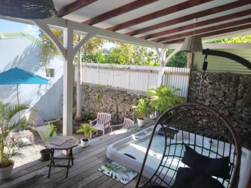 Terraza/balcón, Appartement d'une chambre avec vue sur la ville jacuzzi et jardin clos a Le Vauclin a 2 km de la pla in Le Vauclin Terraza/balcón, Appartement d'une chambre avec vue sur la ville jacuzzi et jardin clos a Le Vauclin a 2 km de la pla in Le Vauclin