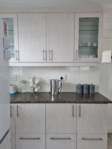 Pearly Waves in Pearly Beach Pearly Waves in Pearly Beach