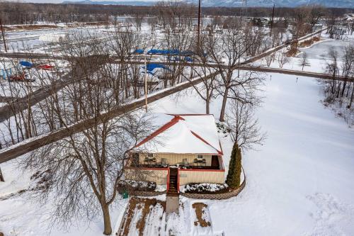 Pet-Friendly Retreat with Deck Steps to Marina! in Wabasha Pet-Friendly Retreat with Deck Steps to Marina! in Wabasha