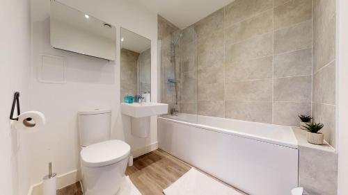 Koupelna, Luxury 2 Bed Apartment with Parking near London in Greenhithe Koupelna, Luxury 2 Bed Apartment with Parking near London in Greenhithe