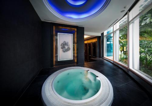 Hot tub, Grande Centre Point Hotel Terminal 21 in Bangkok Hot tub, Grande Centre Point Hotel Terminal 21 in Bangkok
