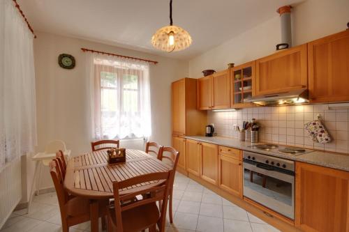 Chalupa Tomášek v blízkosti ski areálu (Chalupa Tomasek v blizkosti ski arealu) in Dolni Dvur Chalupa Tomášek v blízkosti ski areálu (Chalupa Tomasek v blizkosti ski arealu) in Dolni Dvur