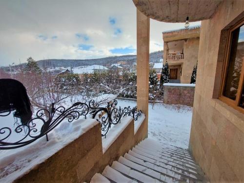 Balcony/terrace, Даимонд Вилла - Трехэтажная вилла в центре Цахкадзора in Tsaghkadzor Balcony/terrace, Даимонд Вилла - Трехэтажная вилла в центре Цахкадзора in Tsaghkadzor