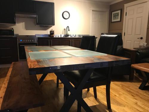 Canadian Rockies Inn - Adults only in Field (BC) Canadian Rockies Inn - Adults only in Field (BC)