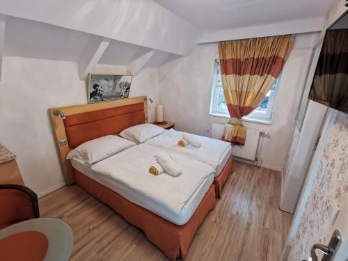 Pension Föhrenhain (Pension Fohrenhain) in Seefeld-Kadolz Pension Föhrenhain (Pension Fohrenhain) in Seefeld-Kadolz