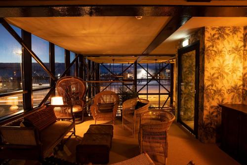 Pub/Lounge, The Greenhouse Hotel in Hveragerdhi Pub/Lounge, The Greenhouse Hotel in Hveragerdhi