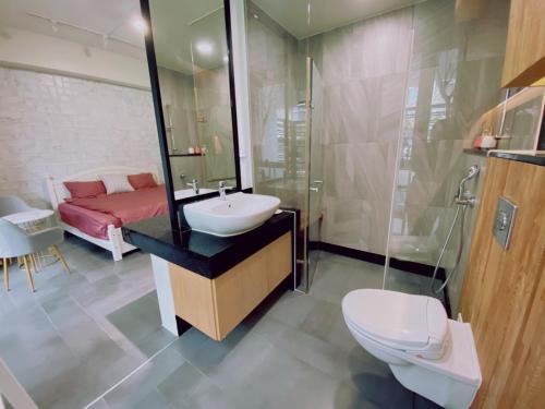 Bathroom, 遊虎尾 in Huwei Township Bathroom, 遊虎尾 in Huwei Township