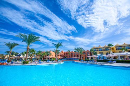 Swimmingpool, Titanic Palace - Families and Couples only in Sahl Hasheesh Swimmingpool, Titanic Palace - Families and Couples only in Sahl Hasheesh