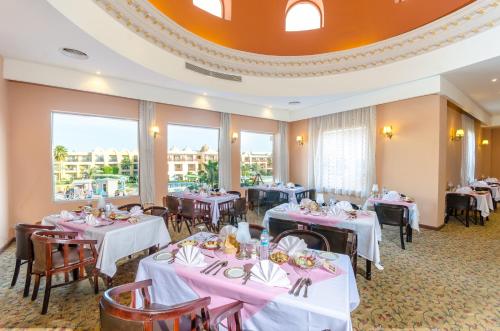 Udvendig, Titanic Palace - Families and Couples only in Sahl Hasheesh Udvendig, Titanic Palace - Families and Couples only in Sahl Hasheesh