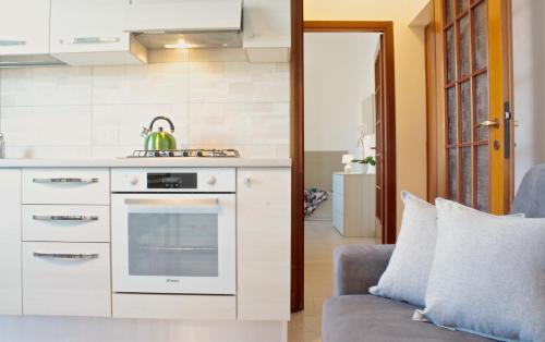 Cucina, CaseOspitali - CASA MATABU' tranquillo e luminoso bilocale in Cernusco Sul Naviglio Cucina, CaseOspitali - CASA MATABU' tranquillo e luminoso bilocale in Cernusco Sul Naviglio