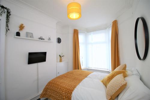 Three Bedroom Townhouse - Free Local Parking - by Property Promise near Roath Park Three Bedroom Townhouse - Free Local Parking - by Property Promise near Roath Park