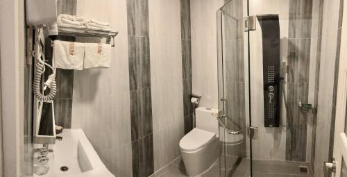 Bathroom, Royal Hotel Bac Lieu in Bac Lieu Bathroom, Royal Hotel Bac Lieu in Bac Lieu