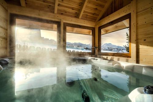 อ่างแช่น้ำร้อน, DOMEK W UBOCY z widokiem na Giewont "Jacuzzi i Sauna w ofercie dodatkowo płatnej" (DOMEK W UBOCY z widokiem na Giewont "Jacuzzi i Sauna w ofercie dodatkowo platnej") in มูชาซิชแล อ่างแช่น้ำร้อน, DOMEK W UBOCY z widokiem na Giewont "Jacuzzi i Sauna w ofercie dodatkowo płatnej" (DOMEK W UBOCY z widokiem na Giewont "Jacuzzi i Sauna w ofercie dodatkowo platnej") in มูชาซิชแล