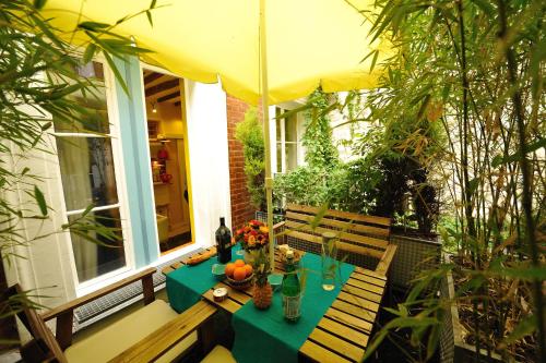 This photo about Les Patios du Marais 1 shared on HyHotel.com