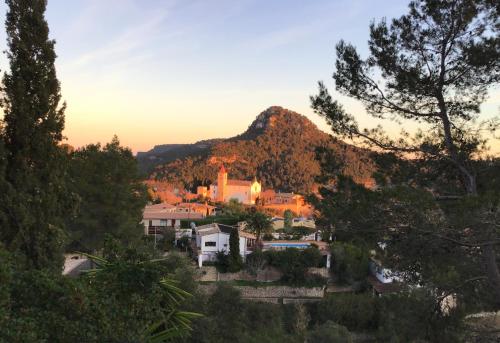 Okružje, Mountain Finca with Pool in Puigpunyent Okružje, Mountain Finca with Pool in Puigpunyent