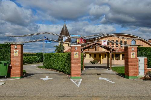 This photo about Motel Cancun Leon shared on HyHotel.com