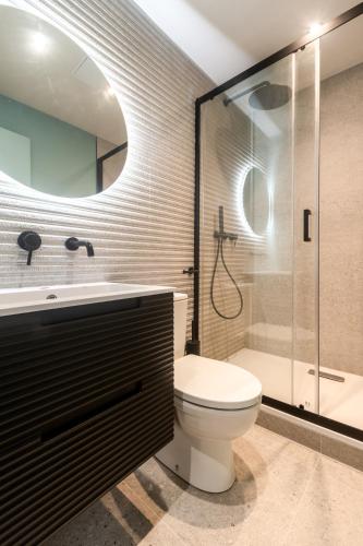 Bathroom, Studios Le Medicis vue Seine in Saint-Etienne-du-Rouvray Bathroom, Studios Le Medicis vue Seine in Saint-Etienne-du-Rouvray