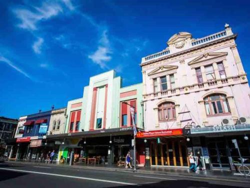 Modern 2 Bedroom Warehouse Conversion in Camperdown Modern 2 Bedroom Warehouse Conversion in Camperdown