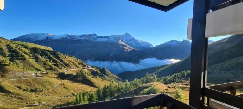 Au 6eme ciel Tignes 2100m - Vue Lac & Montagnes - Proche pistes - 2 adultes et 2 enfants in Tignes Au 6eme ciel Tignes 2100m - Vue Lac & Montagnes - Proche pistes - 2 adultes et 2 enfants in Tignes