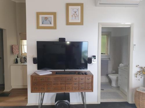 Lakeside Studio in East Jindabyne Lakeside Studio in East Jindabyne