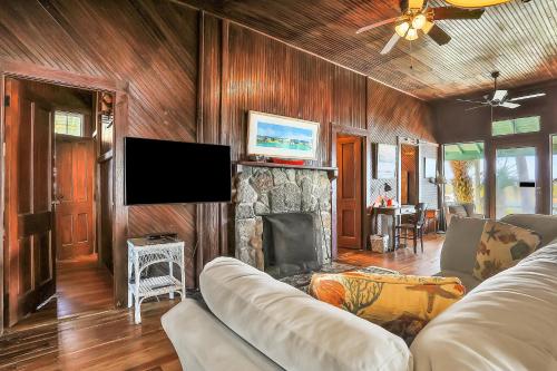 The Lodge in Crescent Beach The Lodge in Crescent Beach