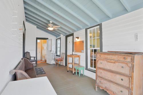 The Lodge in Crescent Beach The Lodge in Crescent Beach