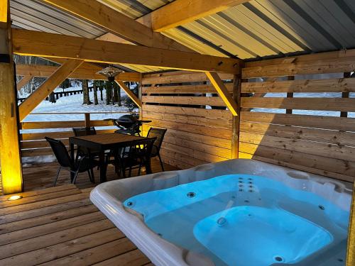 Spa, Chalet du Fayard - jacuzzi avec vue et détente en pleine nature (Chalet du Fayard - jacuzzi avec vue et detente en pleine nature) in 貝爾費伊 Spa, Chalet du Fayard - jacuzzi avec vue et détente en pleine nature (Chalet du Fayard - jacuzzi avec vue et detente en pleine nature) in 貝爾費伊