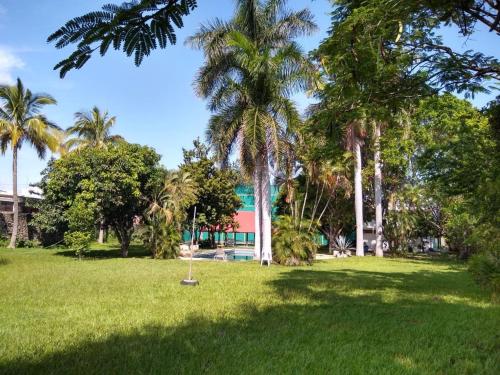 La Casa del Fronton y Squash Cocoyoc para 26 personas in 可可優克 La Casa del Fronton y Squash Cocoyoc para 26 personas in 可可優克
