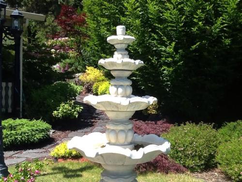 This photo about Kelowna Lakeview Cove Bed & Breakfast shared on HyHotel.com