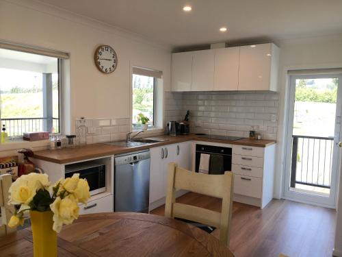 مطبخ, Karapiro Retreats holiday house in Maungatautari مطبخ, Karapiro Retreats holiday house in Maungatautari