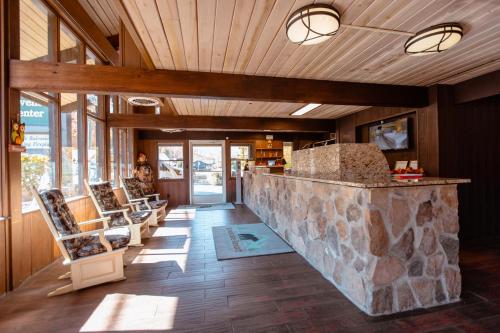 Lobby, Brookside Lodge in Gatlinburg (TN) Lobby, Brookside Lodge in Gatlinburg (TN)