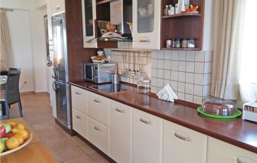 Kitchen, Awesome Home In Theologos With Jacuzzi in Theologos (Fthiotis) Kitchen, Awesome Home In Theologos With Jacuzzi in Theologos (Fthiotis)