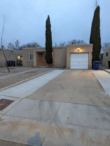 Amazing 2BR Home - Steps to UNM North Campus