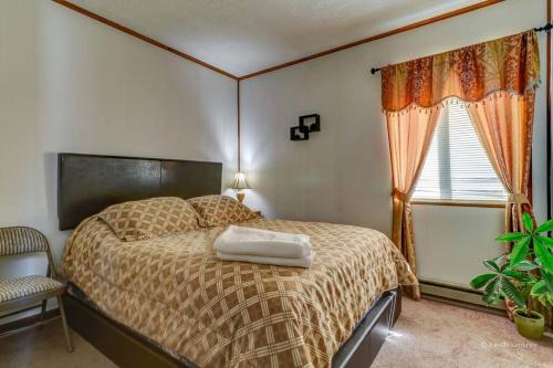 Beautiful Chalet with Hot Tub & Sauna in Poconos in 에메랄드 레이크 Beautiful Chalet with Hot Tub & Sauna in Poconos in 에메랄드 레이크