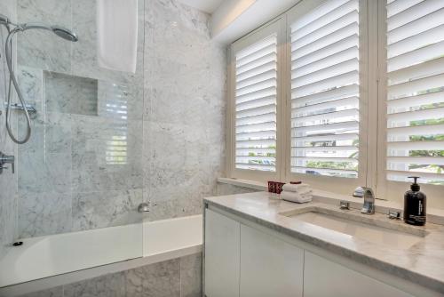 Bathroom, Premium Double Bay 3 bedroom apartment in Double Bay Bathroom, Premium Double Bay 3 bedroom apartment in Double Bay
