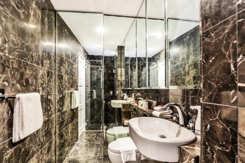 Bathroom, Henrietta's Gem - Premium 3 bed in Double Bay Bathroom, Henrietta's Gem - Premium 3 bed in Double Bay