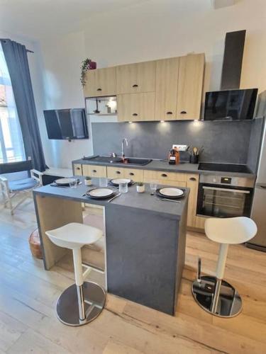 Kitchen, Le Cosy Saint-Christophe - Proche Disney Paris - Wifi Netflix in Meaux Kitchen, Le Cosy Saint-Christophe - Proche Disney Paris - Wifi Netflix in Meaux