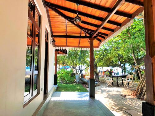 Sunflower Beach Resort in Beruwala Sunflower Beach Resort in Beruwala