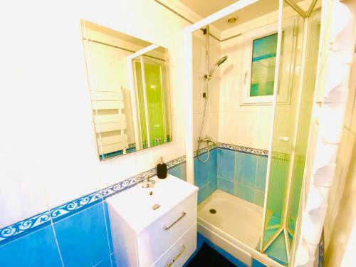 Bathroom, SPLENDIDE T2 NEUF COOCOONIG AVEC PATIO in Sete Bathroom, SPLENDIDE T2 NEUF COOCOONIG AVEC PATIO in Sete